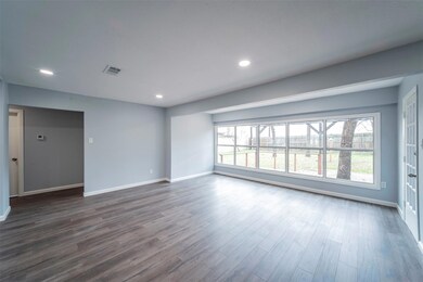 605 Woodcrest Dr, Hurst, TX 76053 - photo 4