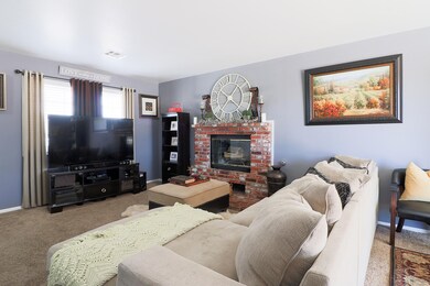 3287 Emerald St, Rosamond, CA 93560 - photo 5