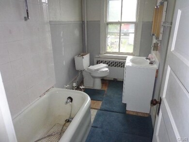 117 4th St, Slatington, PA 18080 - photo 5