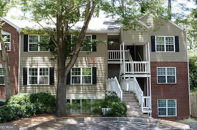 Lots of parking and those awesome shade trees make this place super nice and practical!