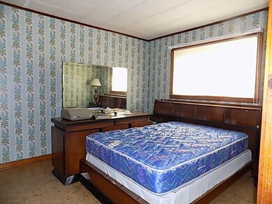 918 36th St, Vandergrift, PA 15690 - photo 3