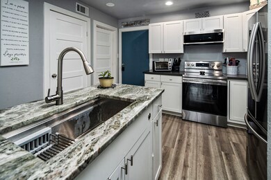 Come enjoy your gourmet kitchen