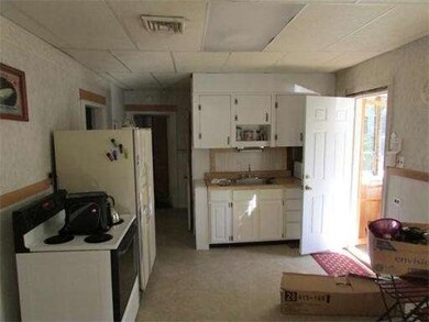 925 Berkshire Ave, Indian Orchard, MA 01151 - photo 4