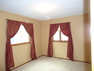1306 S 18th St, Grand Forks, ND 58201 - photo 4