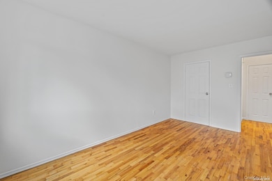 155-09 Locke Ave unit 1st Fl, Flushing, NY 11357 - photo 7