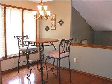 The breakfast nook is an ideal place for cheerful 