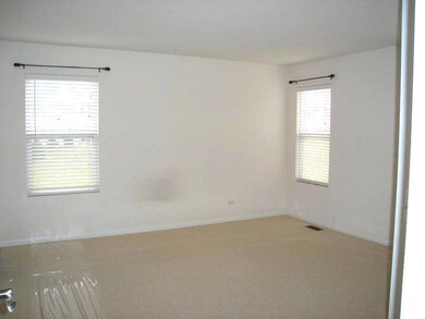 1978 Cobblestone Dr unit 821, Carpentersville, IL 60110 - photo 7