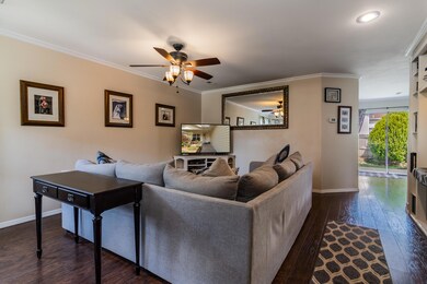 435DeerRunRdBranson-3LivingRoom(1)