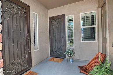 924 Dumbarton Exterior Entry