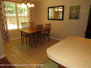 eat in kitchen dining area