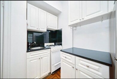 223 E 58th St unit 3B, New York, NY 10022 - photo 4