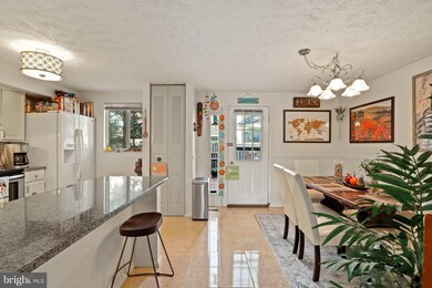 19101 Partridge Wood Dr, Germantown, MD 20874 - photo 3