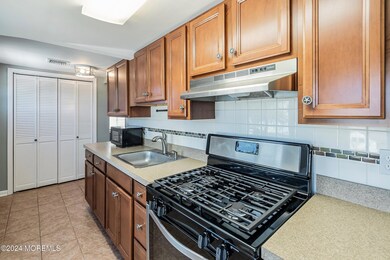 10-Kitchen 1E