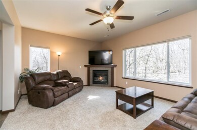 409 Cimarron Dr, Hiawatha, IA 52233 - photo 6