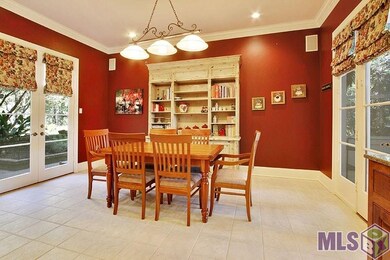 Access to Sun Room or Patio view from the driveway