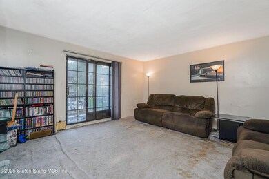 135 Russek Dr unit 43, Staten Island, NY 10312 - photo 2