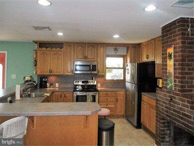 314 Blue Ridge Dr, Levittown, PA 19057 - photo 3
