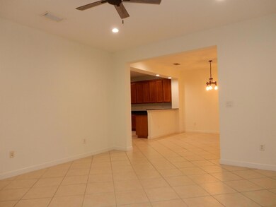 661 Corte Madera Ln unit 2, West Palm Beach, FL 33401 - photo 5