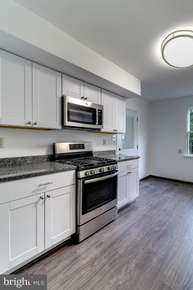 812 Silver Ave, Essex, MD 21221 - photo 6