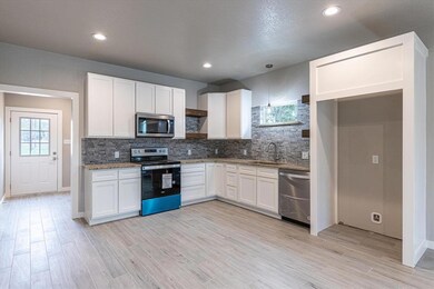 824 Arkansas River Dr, Granbury, TX 76048 - photo 6