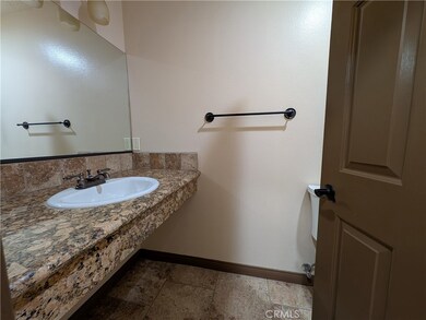 27160 Vista Rd unit 15, Helendale, CA 92342 - photo 6