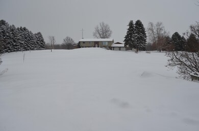 2693 N Park Rd, Coloma, MI Front Yard