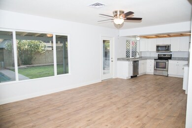 Living Room/Kithen