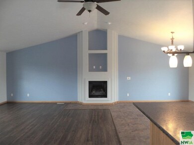 414 Coniston Cir, Sergeant Bluff, IA 51054 - photo 4