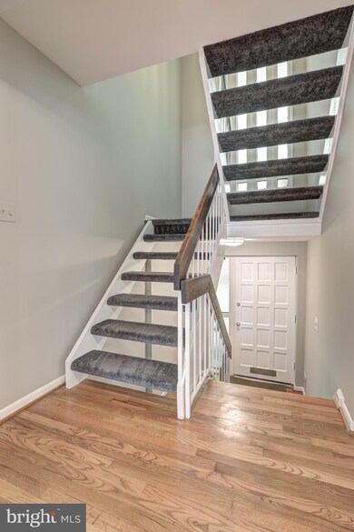 9512 Miranda Ct, Fairfax, VA 22031 - photo 2