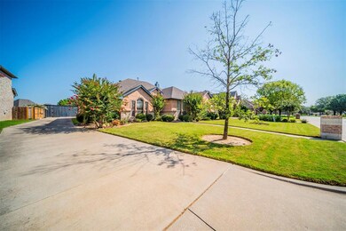 777 Trails End Cir, Hurst, TX 76054 - photo 3