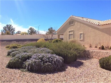 Nicely landscaped separation from your neighbors