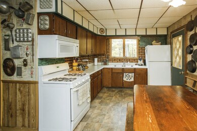 1799 cloverdale road-107