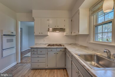 8909 Bridgehaven Ct, Alexandria, VA 22308 - photo 5