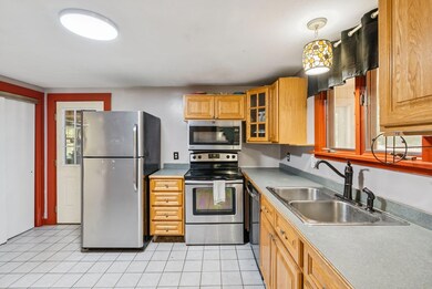 4 Roosevelt St, Springvale, ME 04083 - photo 6