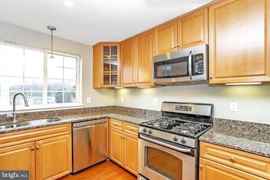 4079 S Four Mile Run Dr unit 402, Arlington, VA 22204 - photo 2
