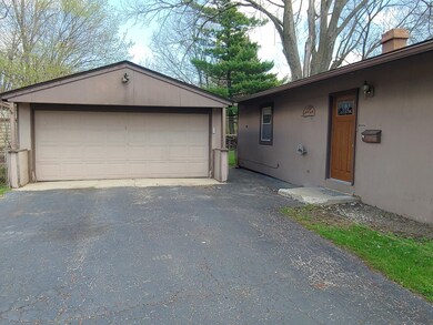 24 Austin Ave, Carpentersville, IL 60110 - photo 2