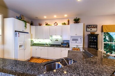 Large Granite Breakfast Bar, Gas Cooktop