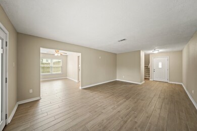 313 E Castle Harbour Dr, Friendswood, TX 77546 - photo 6