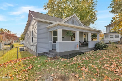 1304 E Chilhowie Ave, Johnson City, TN 37601 - photo 2