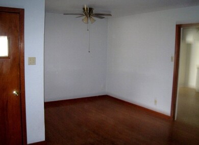 1012 E Cedar St, Seguin, TX 78155 - photo 4