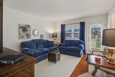 45745 Kensington St, Utica, MI 48317 - photo 4