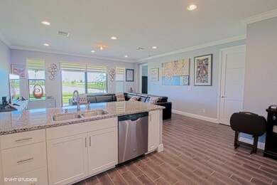08_19598SplitRailRun_177003_Kitchen_LowR
