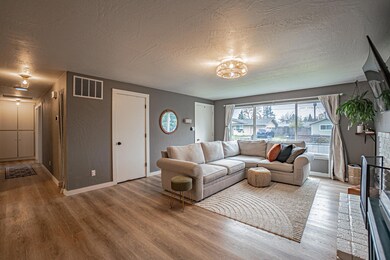 715 Ash St, Central Point, OR 97502 - photo 5