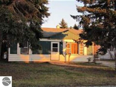 409 2nd St N, Oscoda, MI 48750 - photo 3