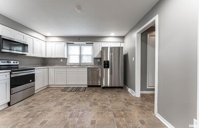 160 Regent St, Lincoln, IL 62656 - photo 6