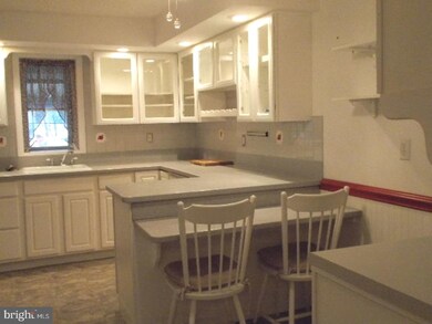 24 S Nicholas St, Saint Clair, PA 17970 - photo 4