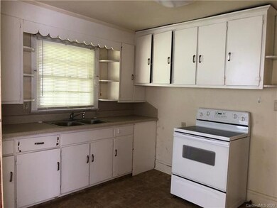 521 Salisbury Rd, Statesville, NC 28677 - photo 2