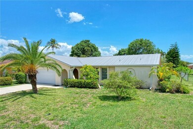 Welcome Home! 806 SE 32nd St. Cape Coral, FL 33904