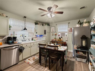 320 N Frazier St, Dequincy, LA 70633 - photo 2