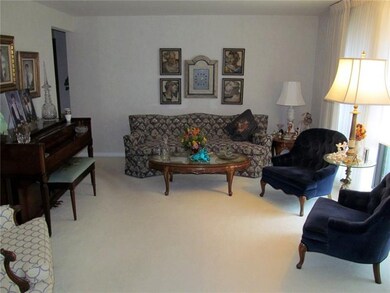 Elegant living room, soft neutral dcor!